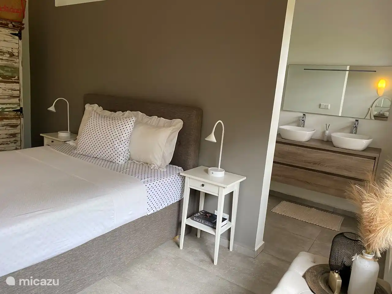 Salle de bain attenante à la chambre 2