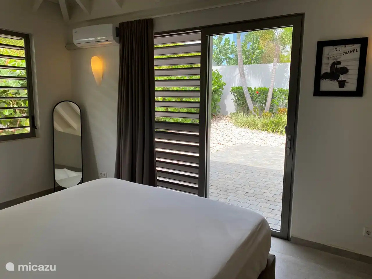 Chambre 3 avec miroir sur pied