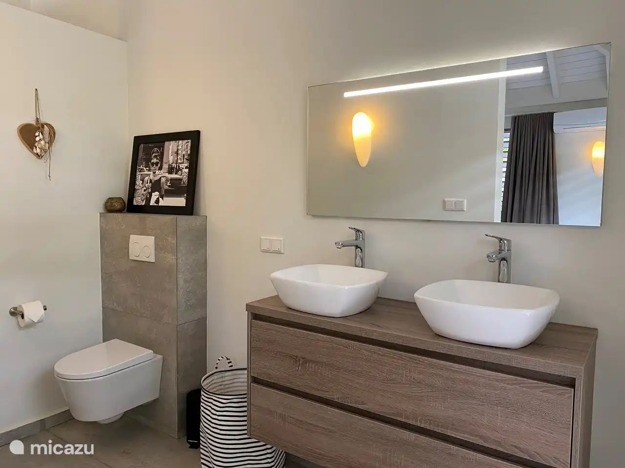 Lavabo et toilettes de la chambre 3