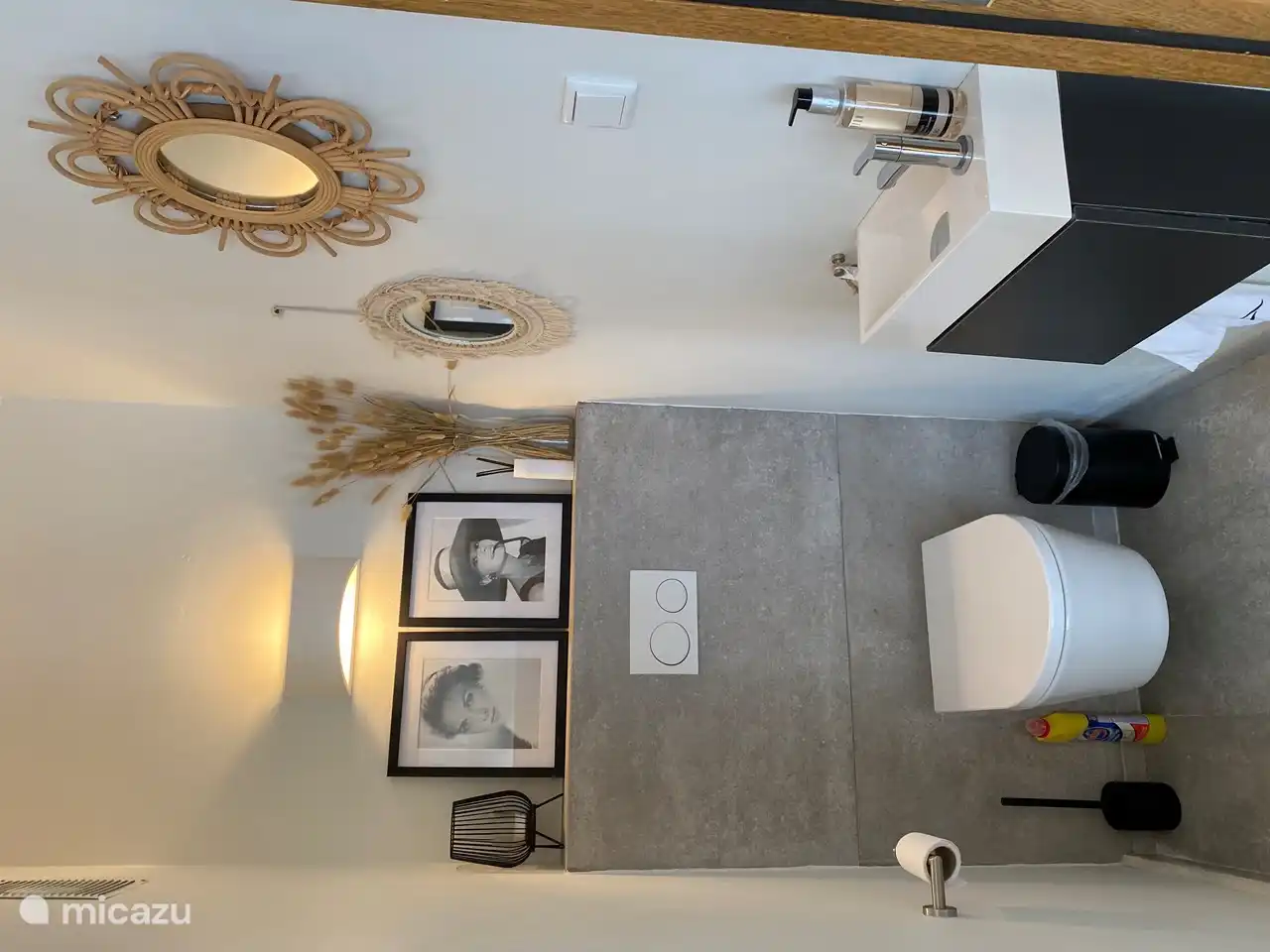 Toilettes publiques avec lavabo