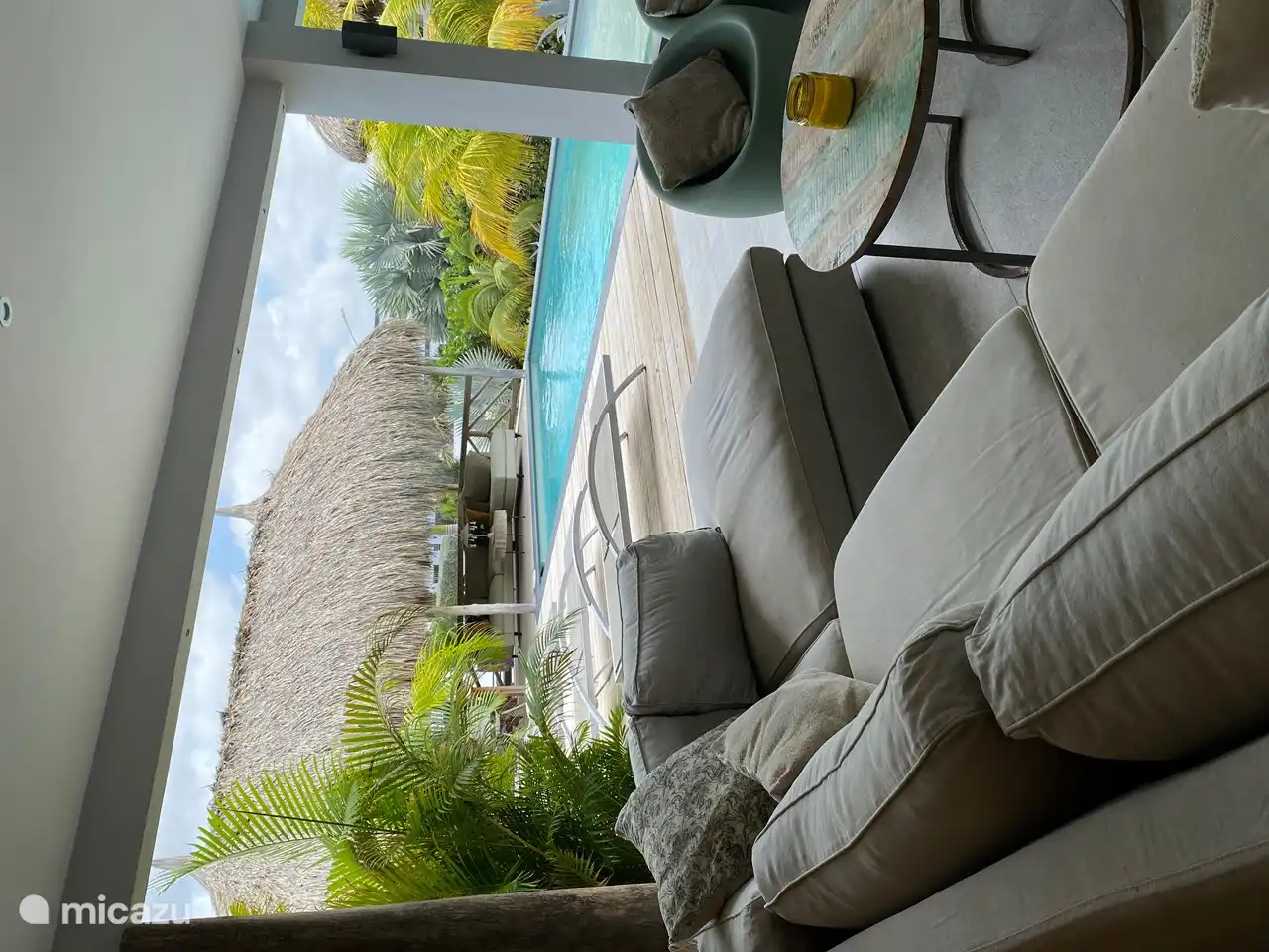 La piscine vue du coin télé