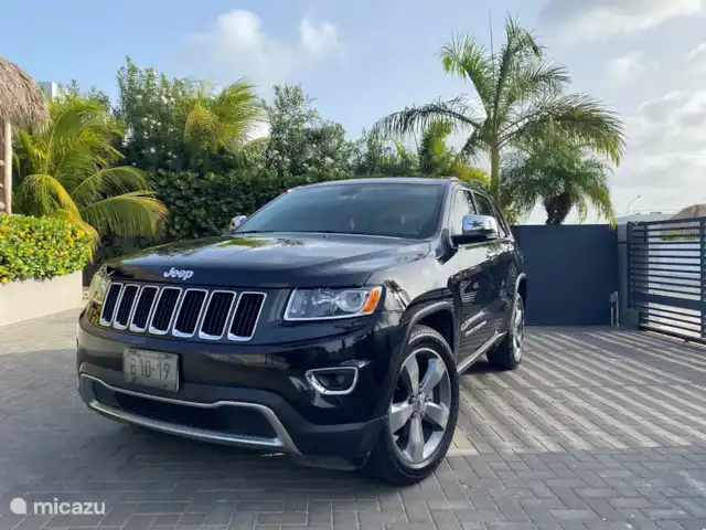 Villa Contigo | Curaçao, Banda Ariba (est), Jan Thiel - villa Parking pour 3 voitures. Notre Jeep Grand Cherokee 5.7 V8 HEMI peut être loué à prix réduit pour les locataires de la villa.