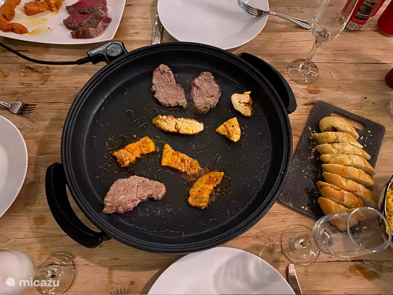 Il y a une poêle gourmande dans la villa contigo