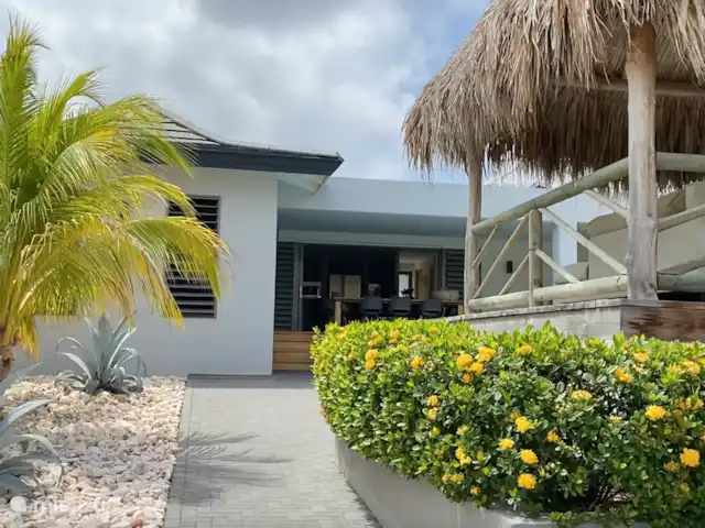 Villa Contigo | Curaçao, Banda Ariba (est), Jan Thiel - villa Façade Villa Contigo