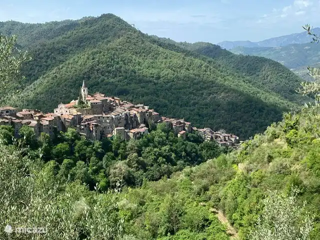 Casa Sorelle del vino huren in Italië, Ligurië, Apricale - finca Het dorp