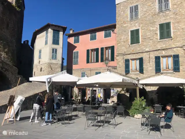 Casa Sorelle del vino huren in Italië, Ligurië, Apricale - finca Dorpsplein Apricale