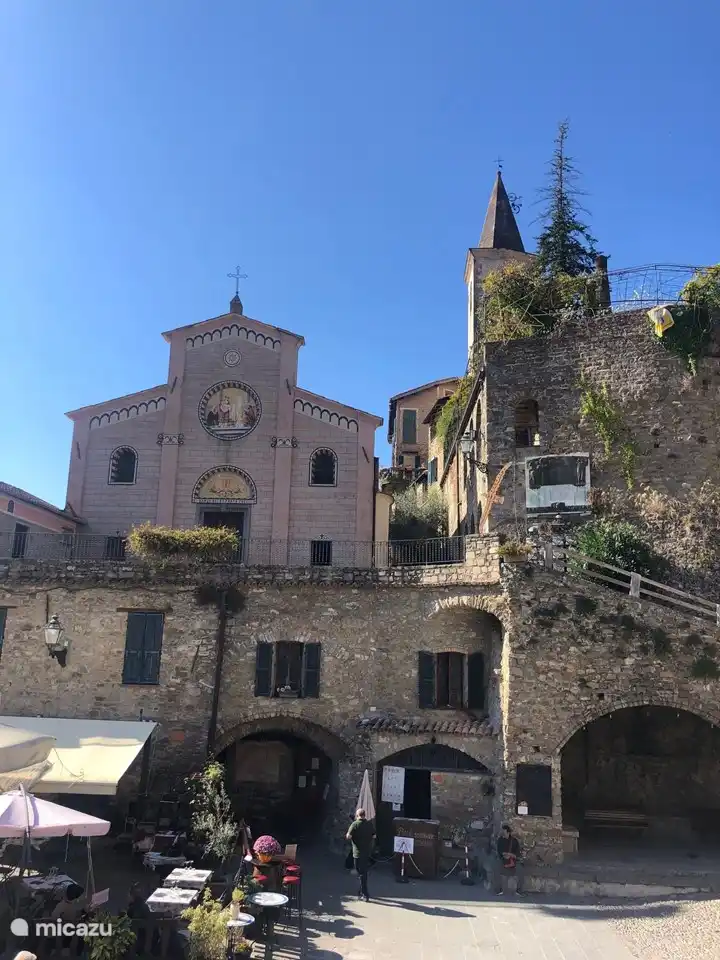 Dorfplatz Apricale