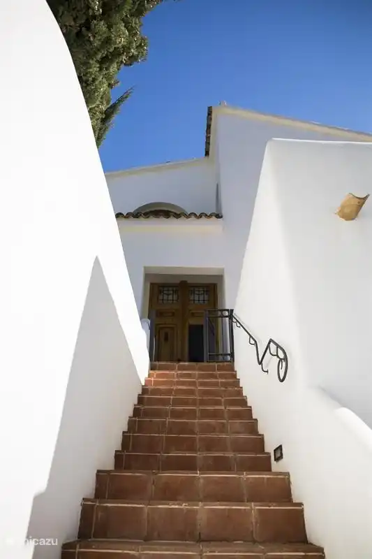 Treppe zur Haustür.