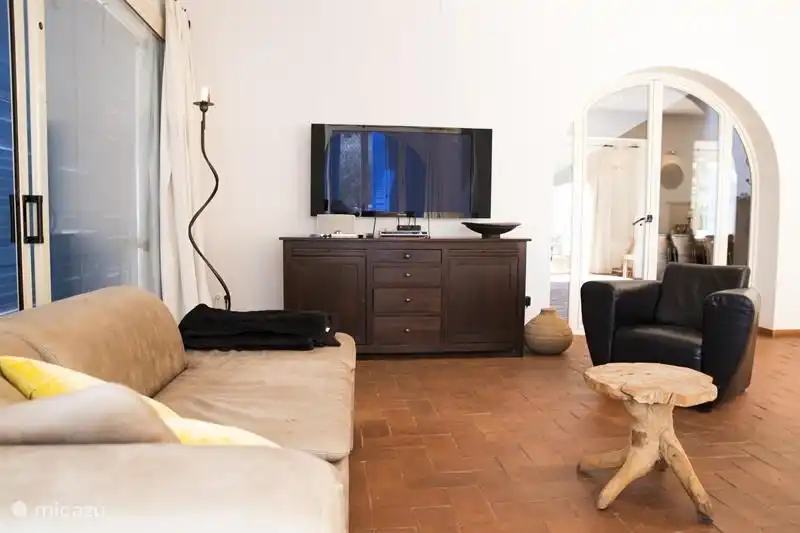 Wohnzimmer, Sitzecke mit TV.