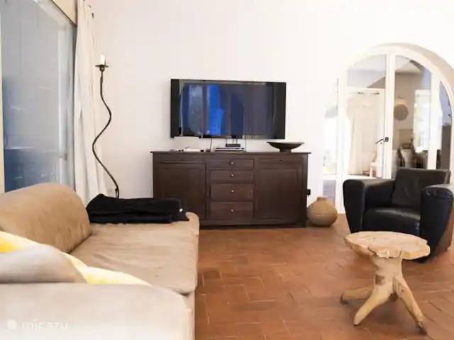 Villa Can Tulipán en España, Barcelona, Olivella - villa Sala de estar, sala de estar con TV.