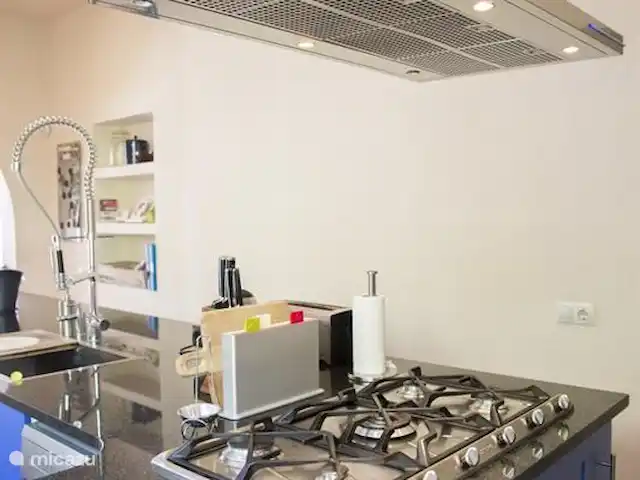 Villa Can Tulipán en España, Barcelona, Olivella - villa Cocina.