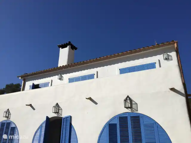 Villa Can Tulipán en España, Barcelona, Olivella - villa Casa lateral con terraza.