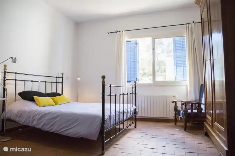 Schlafzimmer 1 im Erdgeschoss. 2-Personen-Bett.