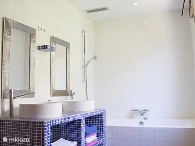 Villa Can Tulipán en España, Barcelona, Olivella - villa Baño 2 arriba.