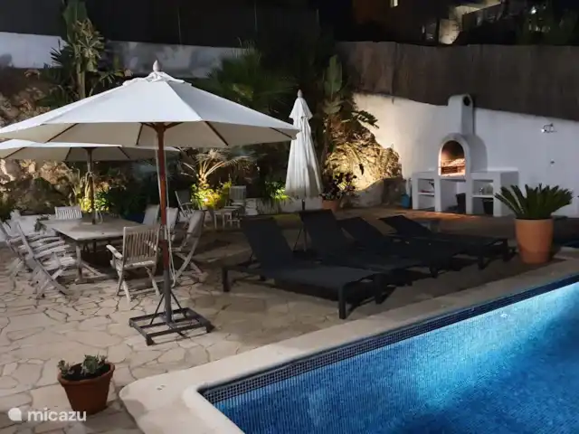 Villa Can Tulipán en España, Barcelona, Olivella - villa Terraza y piscina.