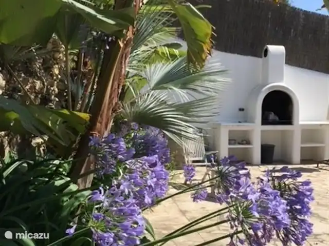 Villa Can Tulipán en España, Barcelona, Olivella - villa Parilla.