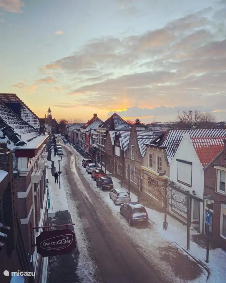 Hauptstraße von Sint-Annaland im Winter