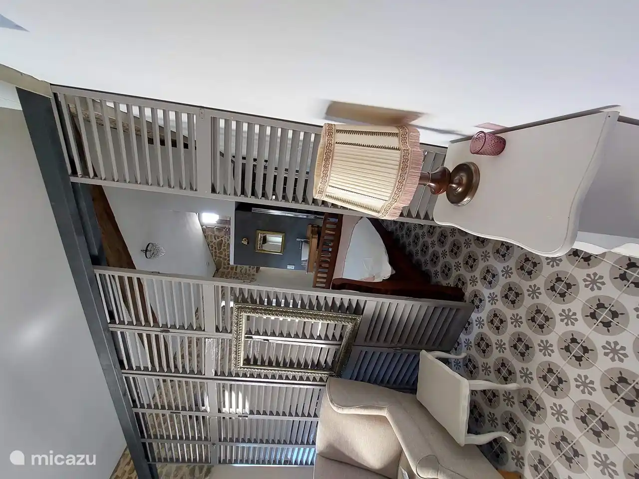 Schauen Sie vom Wohnen zum Schlafen durch