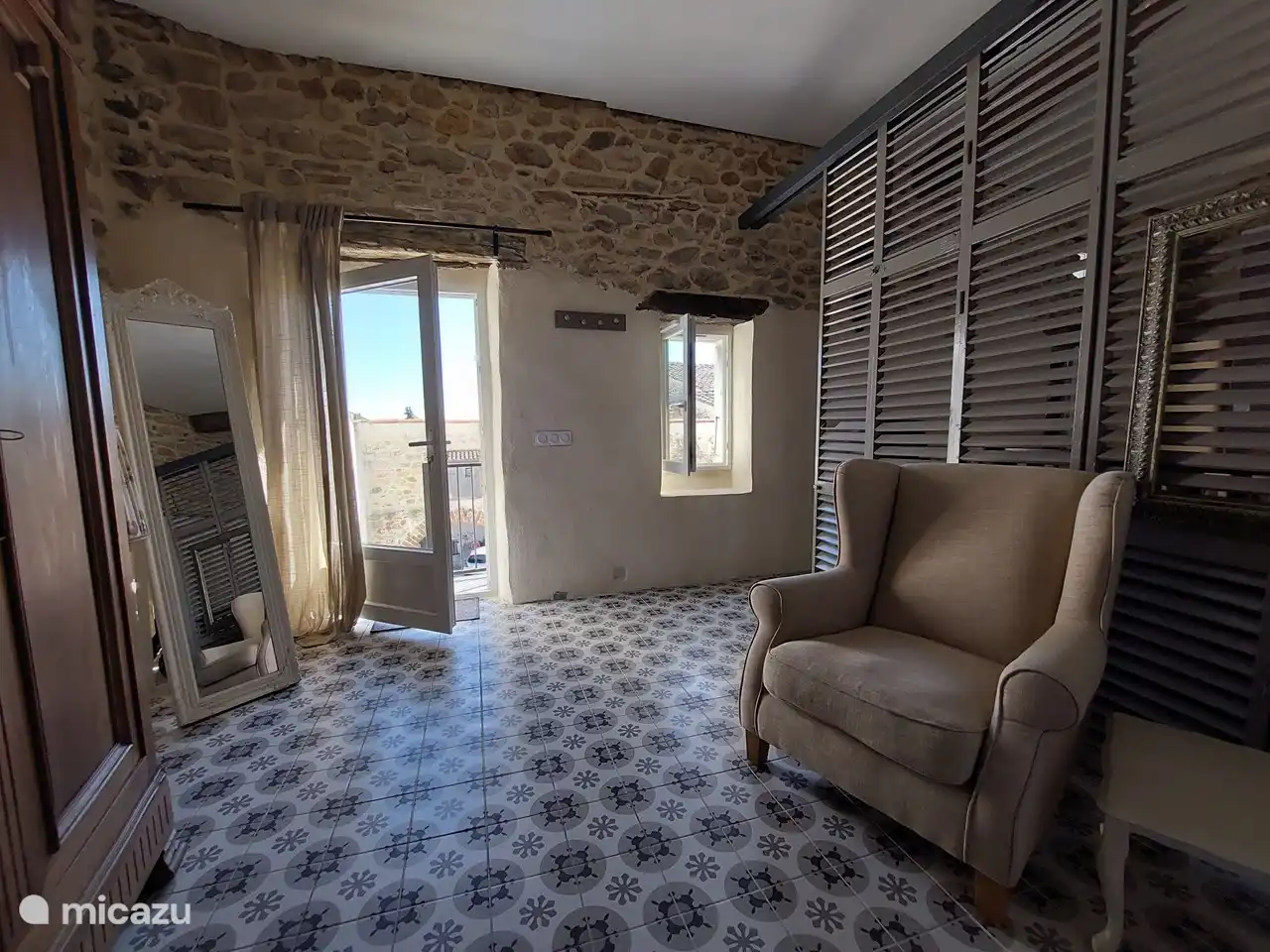 Eingangstür durch den Wohnbereich.