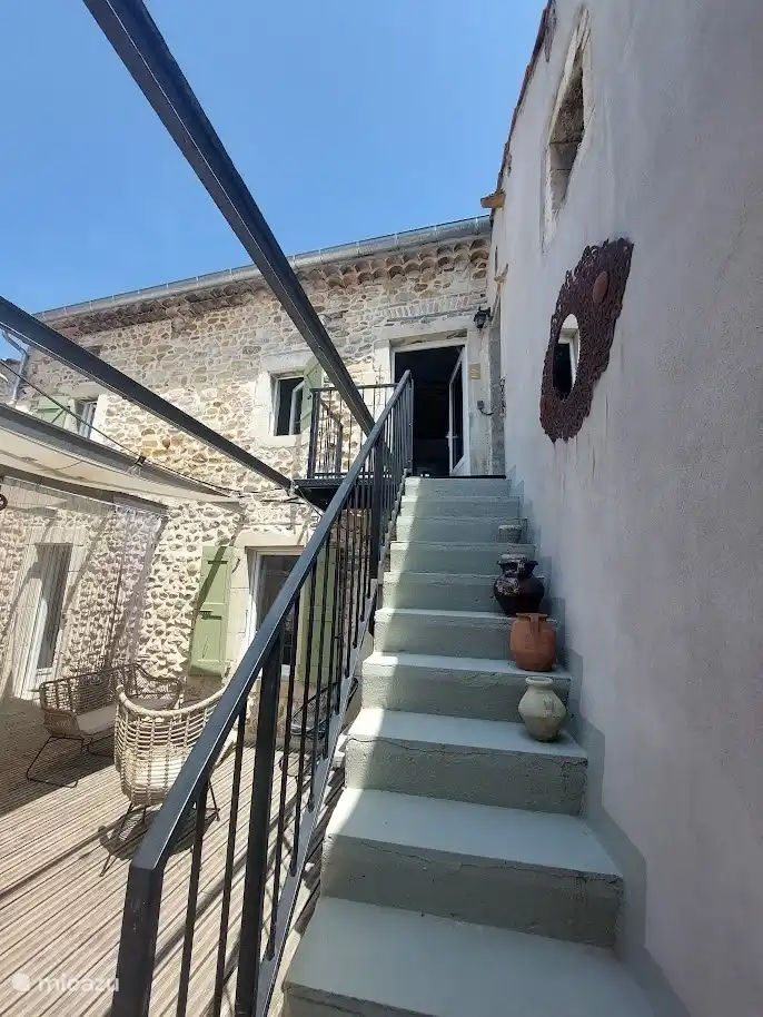 Treppe zum 2. Stock zur Gîte Lavande