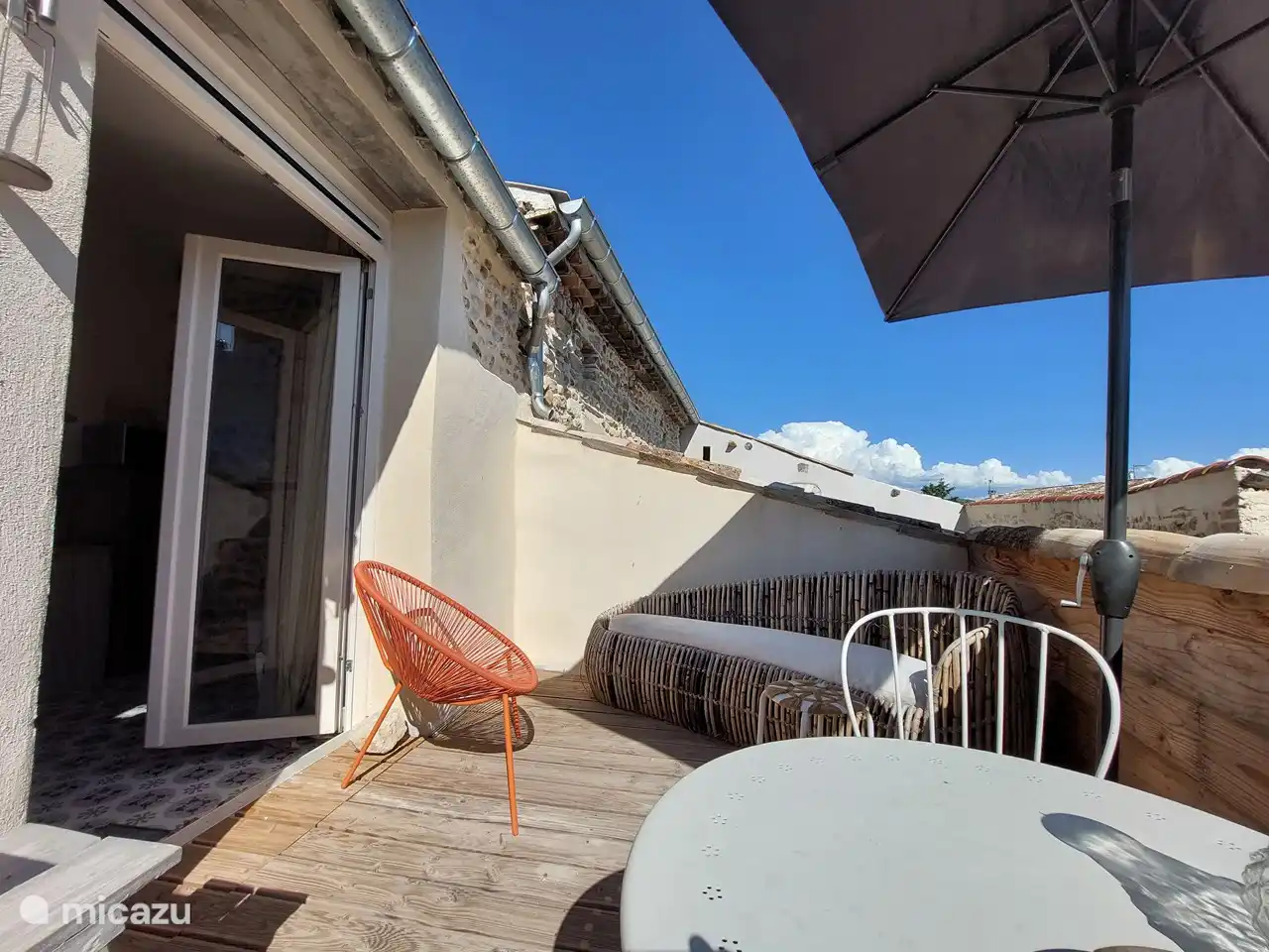 Loungesofa auf der Terrasse