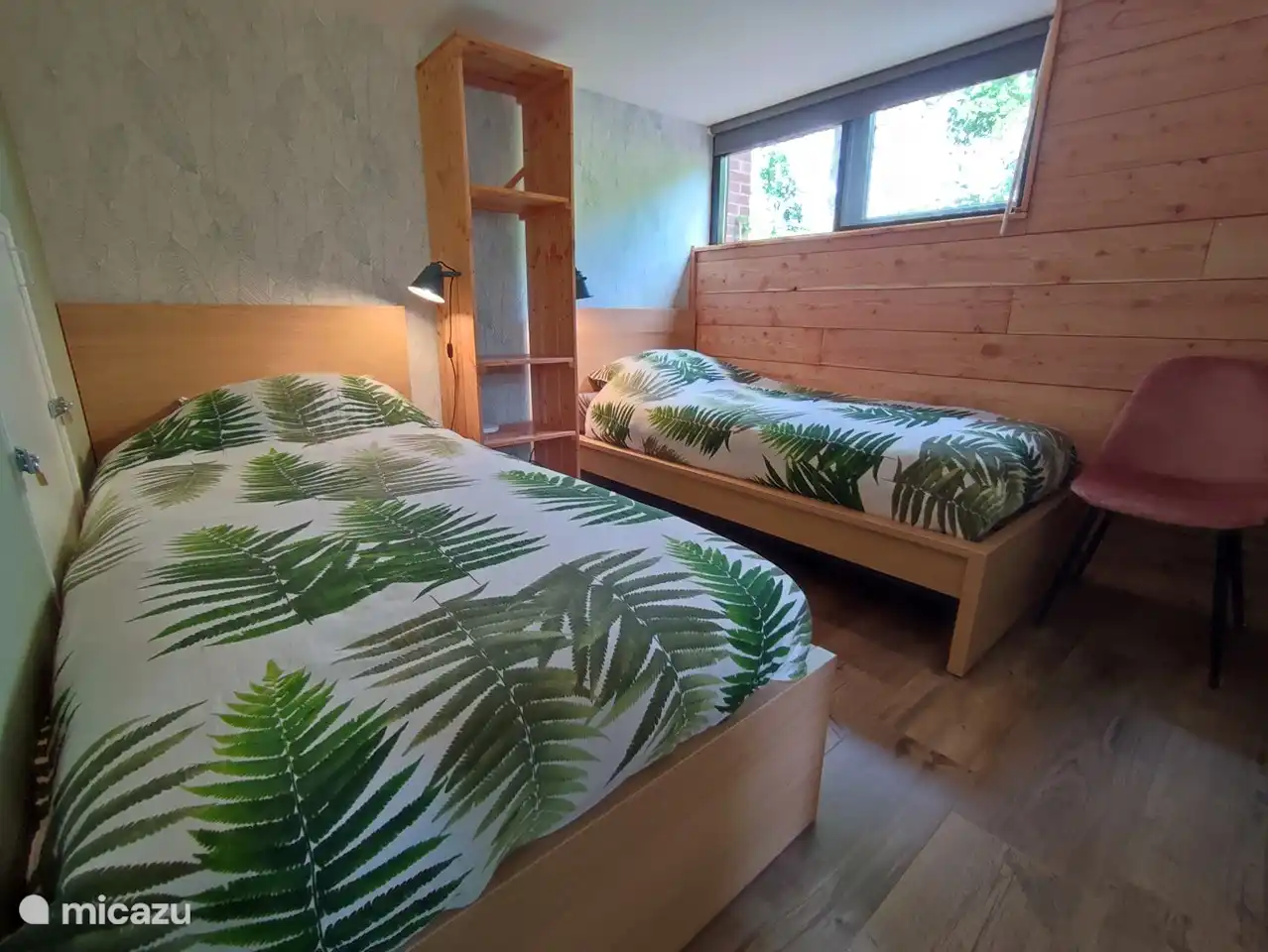 Das größere Schlafzimmer im Erdgeschoss hat 2 Einzelbetten. Und ooooooh... es ist so schön kühl im Sommer hier im Keller