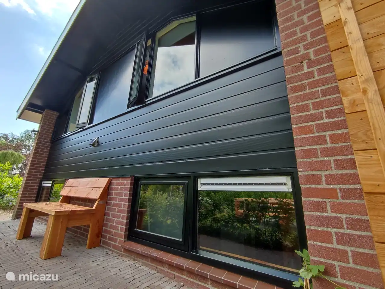 Die Schlafzimmer sind auf dieser Seite. Oben und unten (Keller)