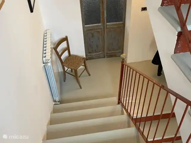 Casa Borgna | Italie, Piémont, Pamparato - maison de vacances La cage d'escalier est la partie centrale de la maison.