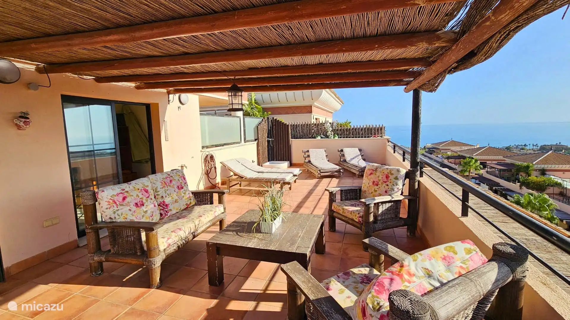 2. große Terrasse mit Meerblick. mit Außendusche