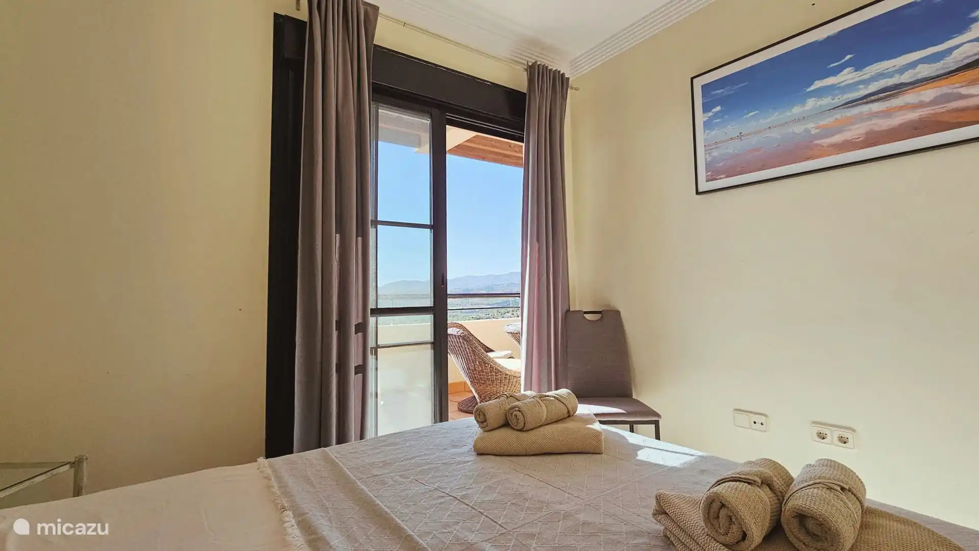 Schlafzimmer mit Zugang zur 1. Terrasse