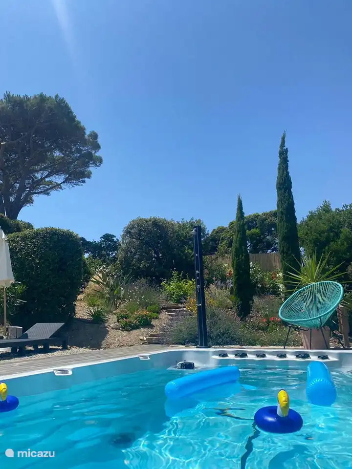 Schön angelegter Garten