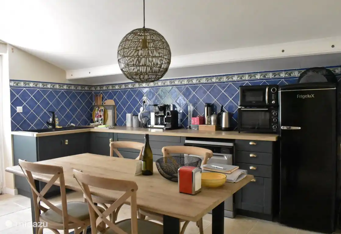 kitchen fully equipped
