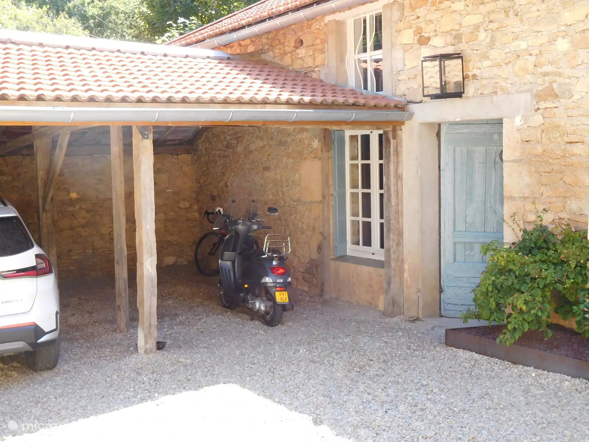 Sonniger Innenhof Font Cuberte