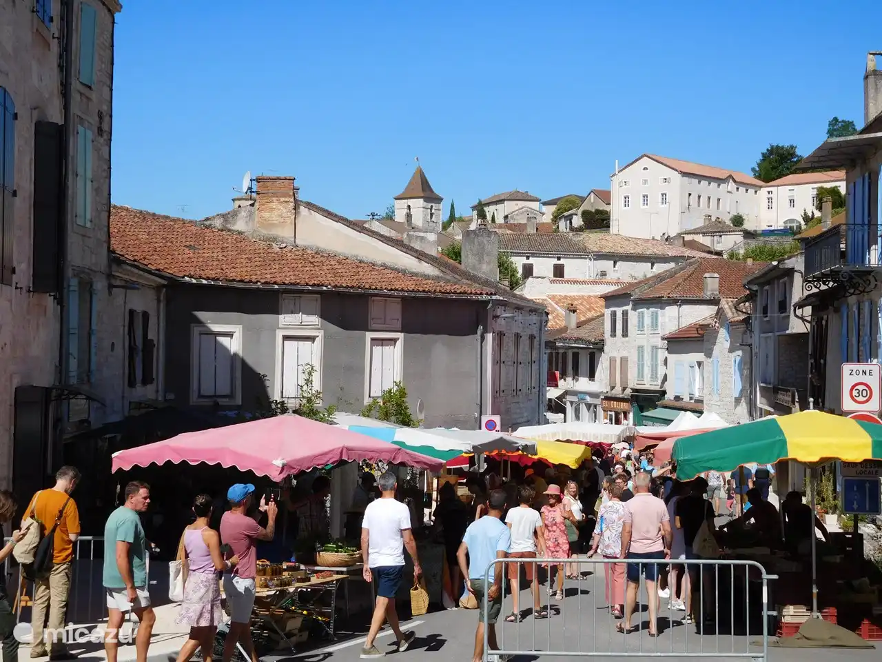 Viele schöne Märkte in der Nähe wie dieser in Montcuq