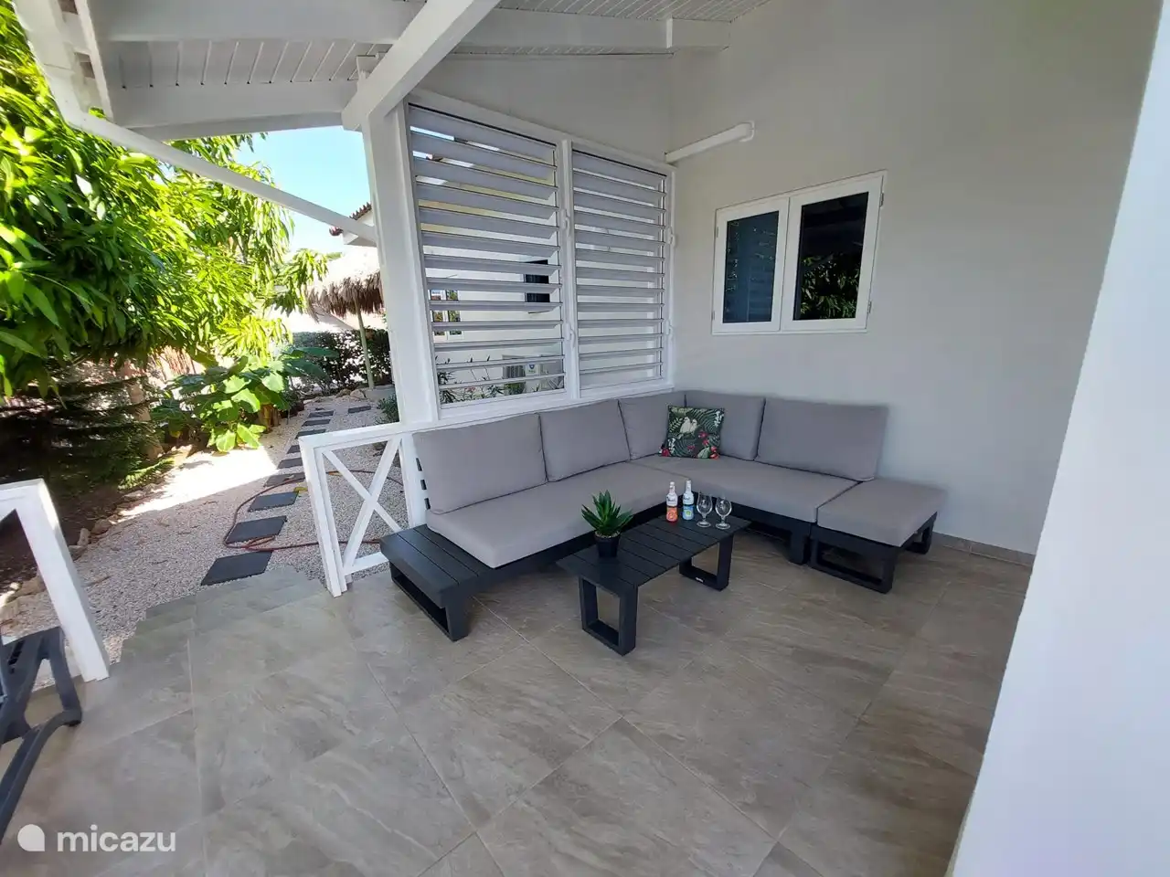 Vous pourrez vous détendre sur le canapé du salon