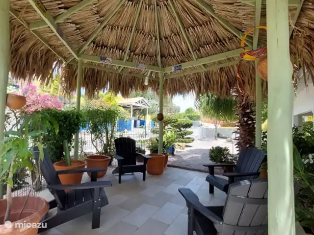 Villa Shimaruku | Curaçao, Banda Abou (ouest), Fontein - villa Vous pouvez vous asseoir confortablement au vent sous cette palapa spacieuse et haute.