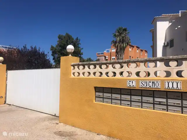 Casita de Dénia au bord de la mer! | Espagne, Costa Blanca, Dénia - appartement la porte d'entrée pour la voiture. Le stationnement est gratuit dans les locaux.