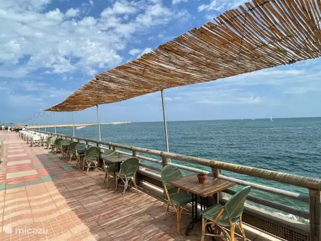Casita de Dénia au bord de la mer! | Espagne, Costa Blanca, Dénia - appartement La deuxième jetée de Dénia, avec plusieurs bars et restaurants.