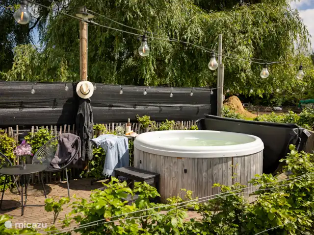 Huisje Met de kippen Op Stok/Sierkip huren in Nederland, Limburg, Baexem - vakantiehuis Ons relax hoekje op het erf!