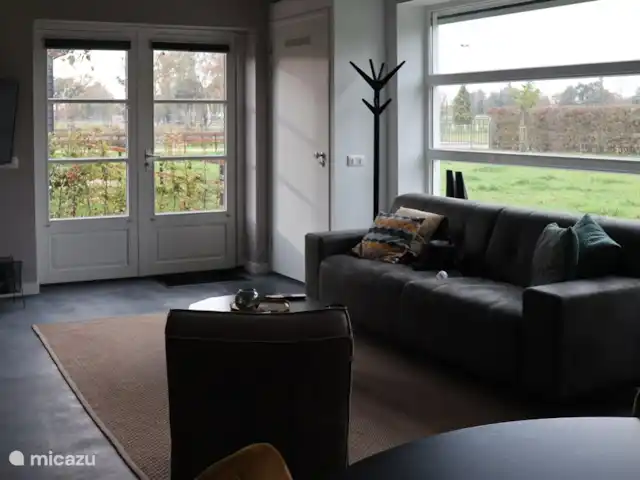 Huisje Met de kippen Op Stok/Sierkip huren in Nederland, Limburg, Baexem - vakantiehuis Uitzicht over het weiland
