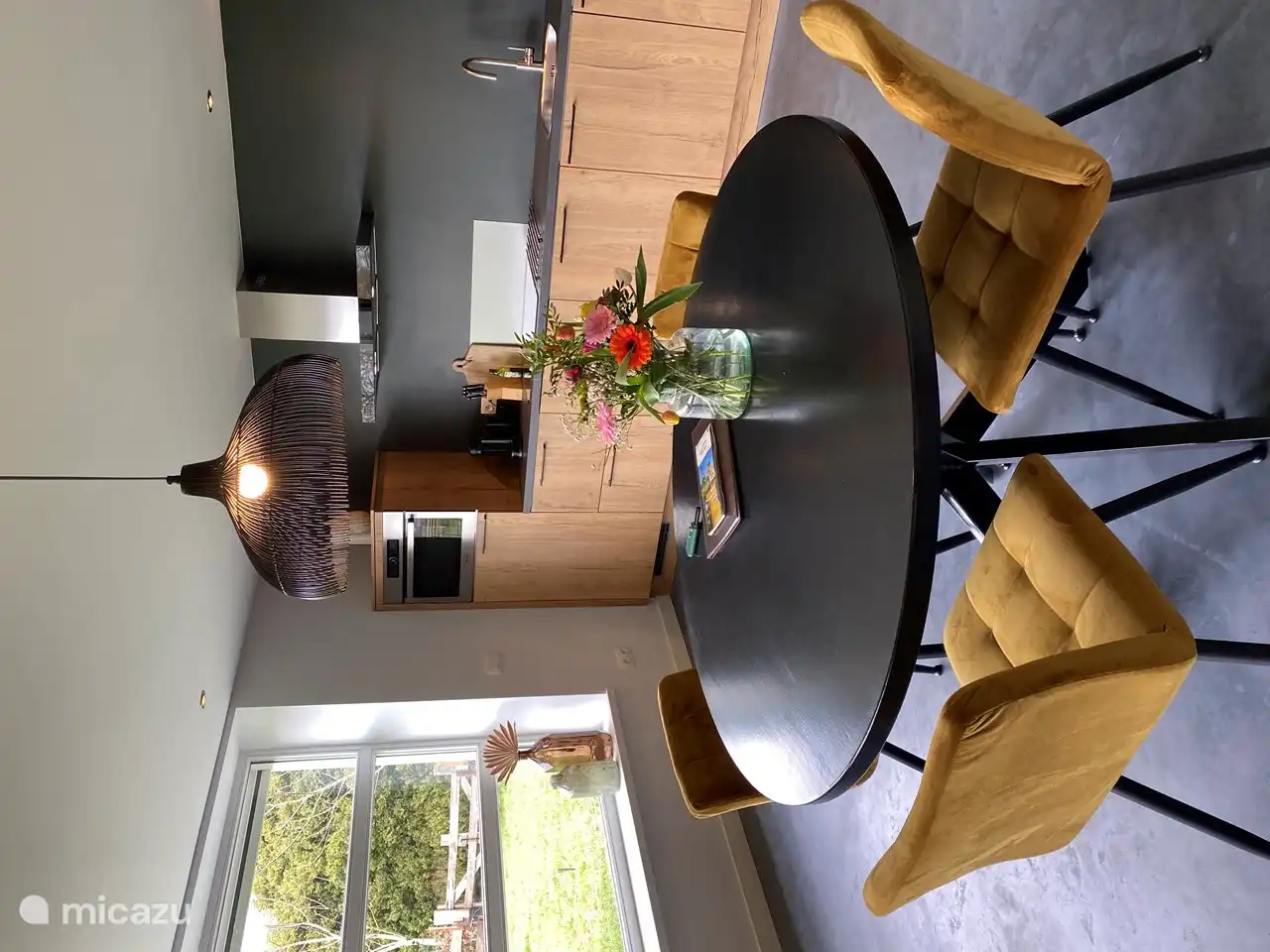 Der Essbereich und mit Küche