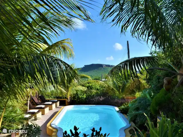 Flamingo View Lodge Alojamientos en Jan Kok en Curazao, Bandabou (oeste), Sint Willibrordus - studio La piscina se encuentra a pocos metros del albergue.
