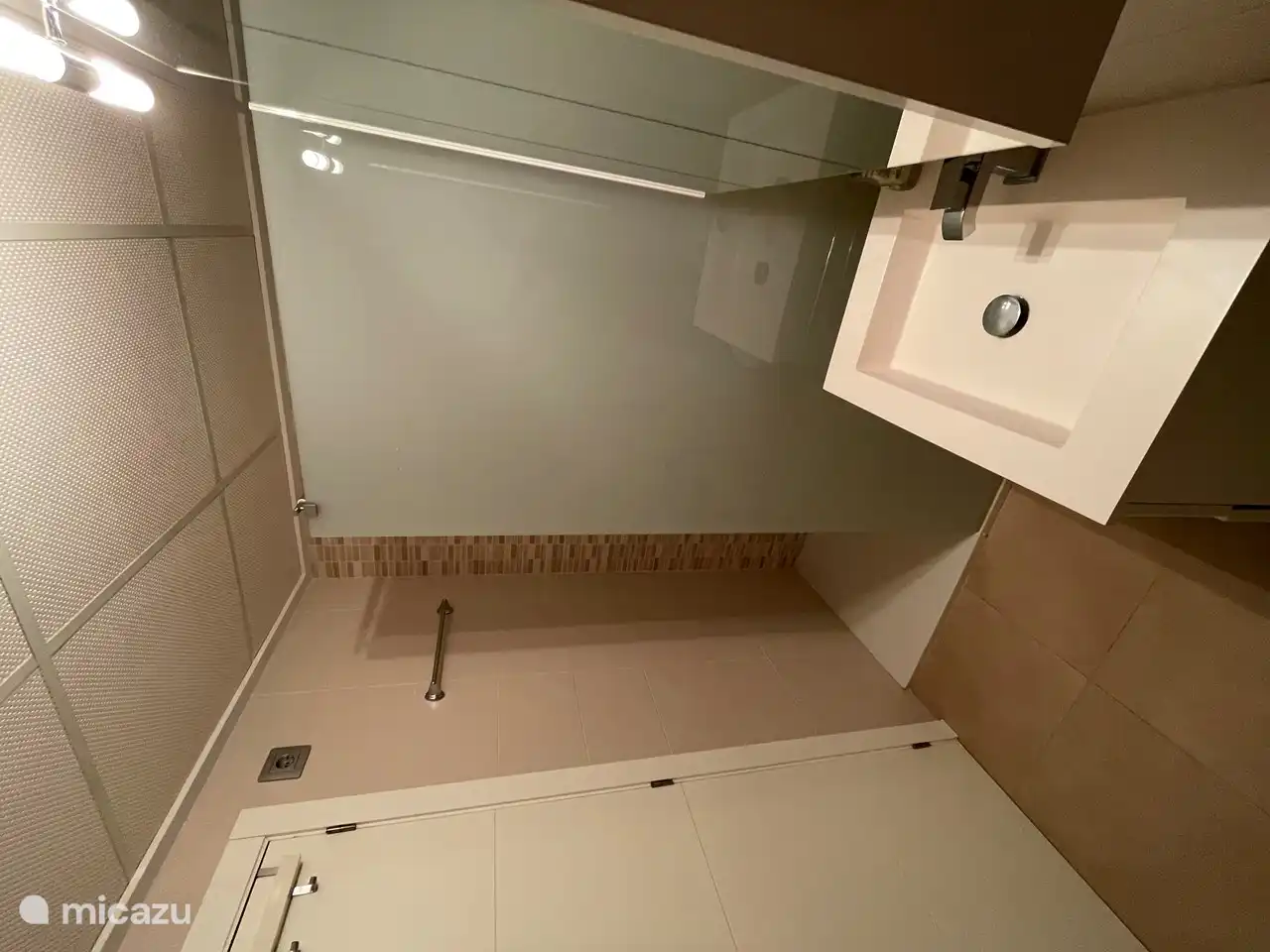 Baño 2 con ducha a ras de suelo