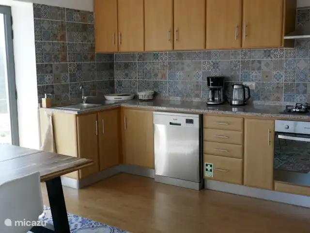 Casa Adega | Portugal, Viseu, Mortágua - maison de vacances Cuisine avec plaque de cuisson au gaz, four, micro-ondes et lave-vaisselle