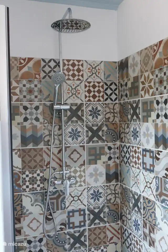 Badezimmer (1 en suite und 1 separat