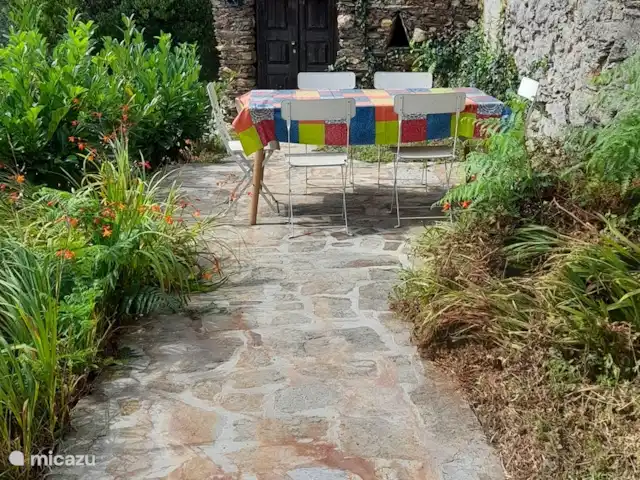 Casa Adega | Portugal, Viseu, Mortágua - maison de vacances Table à manger sur la terrasse extérieure