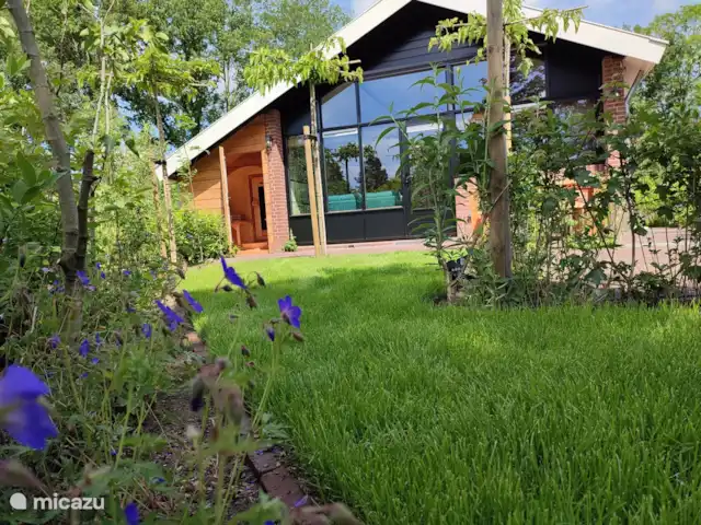 Cottage Achterhoek avec sauna/bain à remous 6 | Pays-Bas, Gueldre, Aalten - maison de vacances Quel aperçu agréable. Sur la gauche du côté en pente se trouve l'entrée du sauna