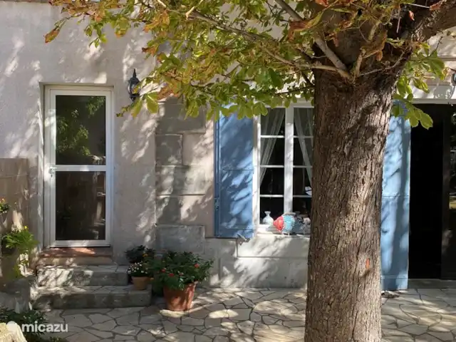 Wandelen, Frankrijk, Aude, Ginestas, appartement Maison du Midi, appartement Montano Ingang appartementen/Gites