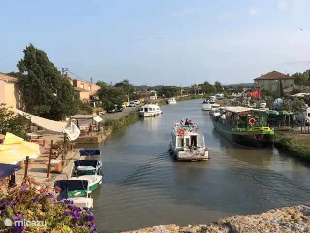Wandelen, Frankrijk, Aude, Ginestas, appartement Maison du Midi, appartement Montano Le Somail 4 km verderop met restaurantjes