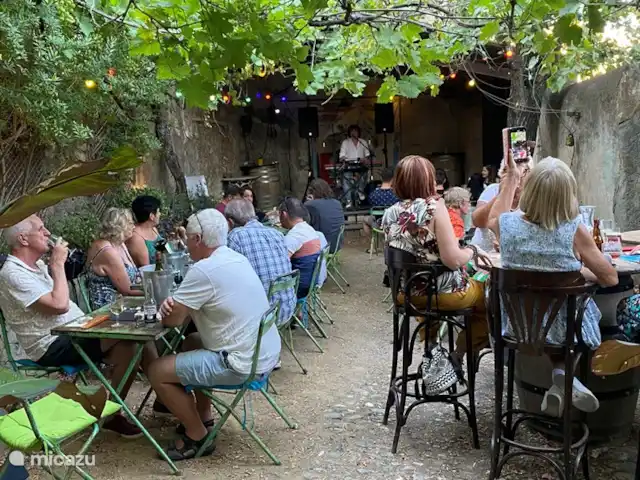 Wandelen, Frankrijk, Aude, Ginestas, appartement Maison du Midi, appartement Montano L'Oncle Jules, wijnbar in ons dorp
